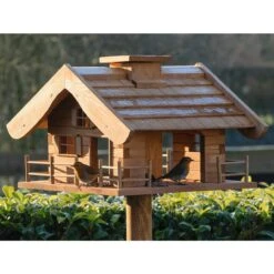 Vogelfutterhaus Almhütte Mit Liebevollen Details, Inkl. Ständer, FSC®, Ca. 56 X 46 X 35,5 Cm -Pflanzen Geschäft 0910101340 Vogelfutterhaus Almhuette inkl Staender FSCca56x46x35 5cm 3 60498
