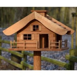 Vogelfutterhaus Almhütte Mit Liebevollen Details, Inkl. Ständer, FSC®, Ca. 56 X 46 X 35,5 Cm -Pflanzen Geschäft 0910101340 Vogelfutterhaus Almhuette inkl Staender FSCca56x46x35 5cm 5 60496