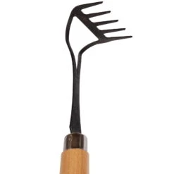 Kölle Handrechen, Handgeschmiedet, Kohlenstoffstahl, Stiel 50 Cm, Buche -Pflanzen Geschäft 0920101095 Koelle Handrechen schwarz lackiert mit lackiertem Buchen Knopfstiel 2 86382