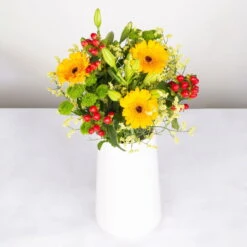 Gemischter Blumenbund 'Sonnentag' Inkl. Gratis Grußkarte 7 Gemischter Blumenbund 'Sonnentag' Inkl. Gratis Grußkarte -Pflanzen Geschäft 1025700015 DIY Mixbund Sonnentag Germini Hypericum Statice Lilie Santini 2 94588