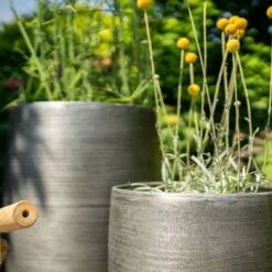 Pflanzgefäß 'Rowen', Silber, Ø 41 X H 72 Cm -Pflanzen Geschäft 3210801635 3210801636 3210801637 3210801638 Pflanzgefaess Rowen silber 13 115030